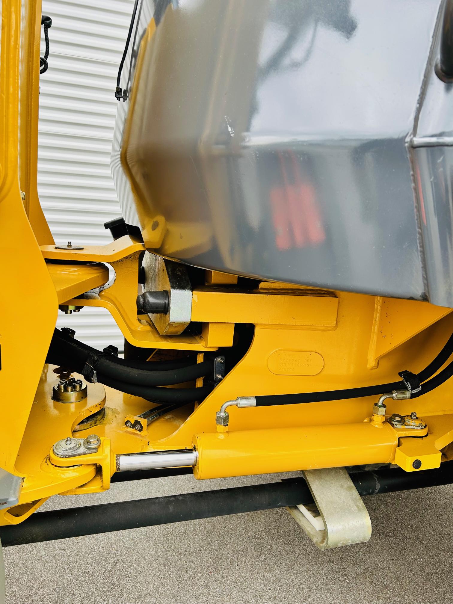 2014 DEERE 244J - Image 19